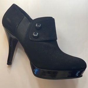 Black Booties SZ 8